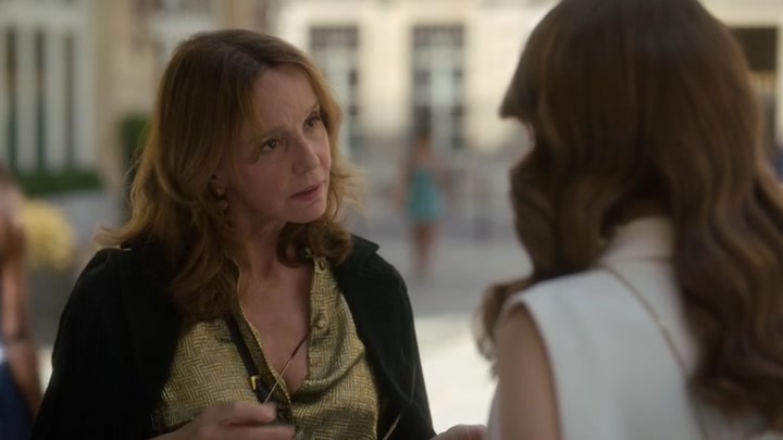 Emily_in_Paris_S02E09_WEBRip_x264-ION10_0466.jpg