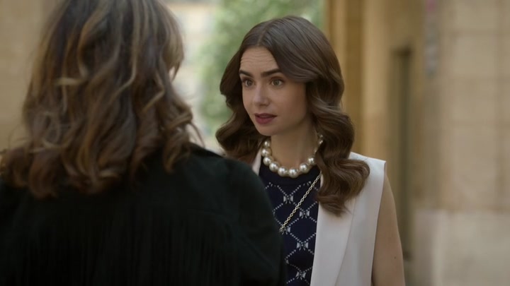 Emily_in_Paris_S02E09_WEBRip_x264-ION10_0467.jpg