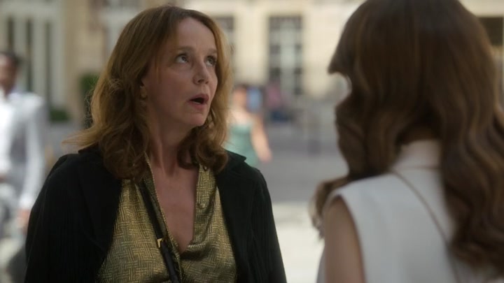 Emily_in_Paris_S02E09_WEBRip_x264-ION10_0474.jpg
