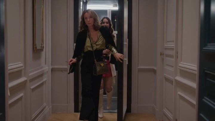 Emily_in_Paris_S02E09_WEBRip_x264-ION10_0499.jpg Emily_in_Paris_S02E09_WEBRip_x264-ION10_0499.jpg