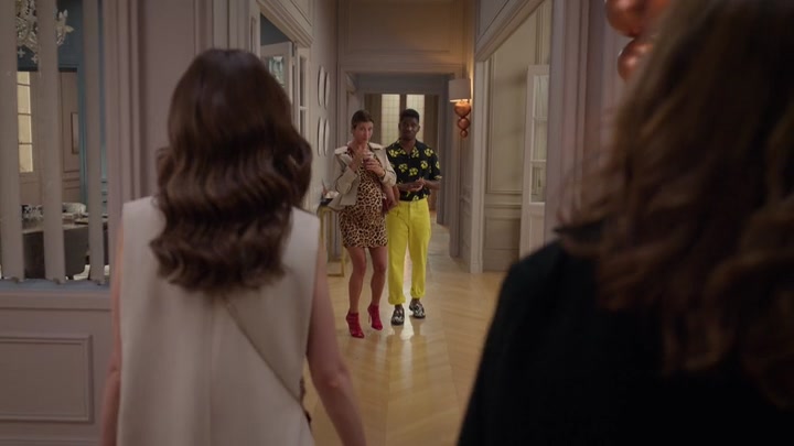 Emily_in_Paris_S02E09_WEBRip_x264-ION10_0502.jpg Emily_in_Paris_S02E09_WEBRip_x264-ION10_0502.jpg