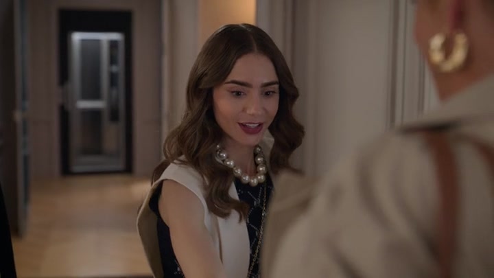 Emily_in_Paris_S02E09_WEBRip_x264-ION10_0516.jpg