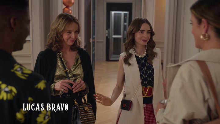 Emily_in_Paris_S02E09_WEBRip_x264-ION10_0520.jpg