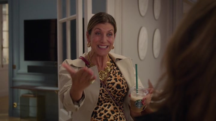 Emily_in_Paris_S02E09_WEBRip_x264-ION10_0531.jpg