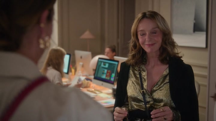 Emily_in_Paris_S02E09_WEBRip_x264-ION10_0540.jpg