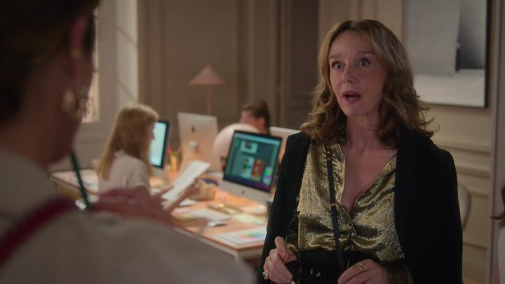 Emily_in_Paris_S02E09_WEBRip_x264-ION10_0548.jpg