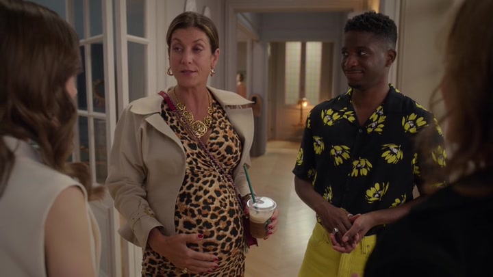 Emily_in_Paris_S02E09_WEBRip_x264-ION10_0565.jpg