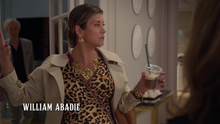 Emily_in_Paris_S02E09_WEBRip_x264-ION10_0576.jpg