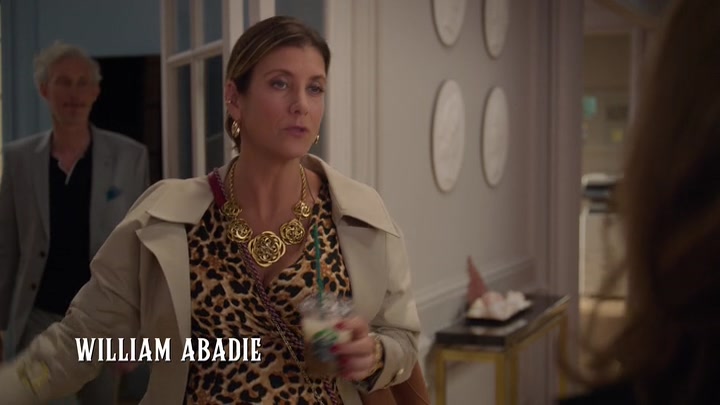 Emily_in_Paris_S02E09_WEBRip_x264-ION10_0578.jpg
