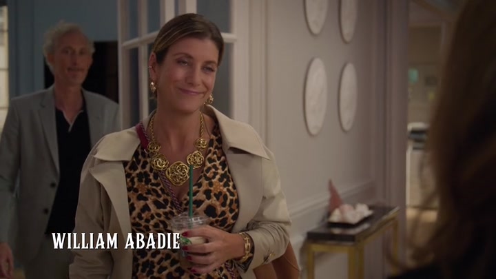 Emily_in_Paris_S02E09_WEBRip_x264-ION10_0579.jpg