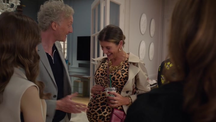 Emily_in_Paris_S02E09_WEBRip_x264-ION10_0592.jpg