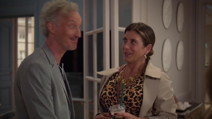 Emily_in_Paris_S02E09_WEBRip_x264-ION10_0599.jpg