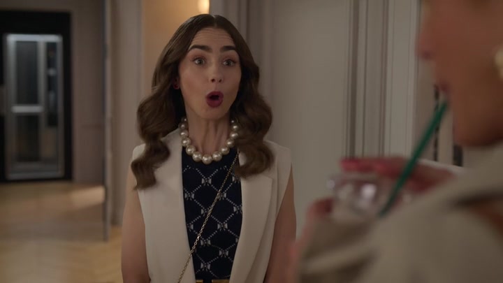 Emily_in_Paris_S02E09_WEBRip_x264-ION10_0606.jpg