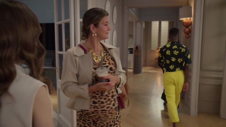 Emily_in_Paris_S02E09_WEBRip_x264-ION10_0628.jpg