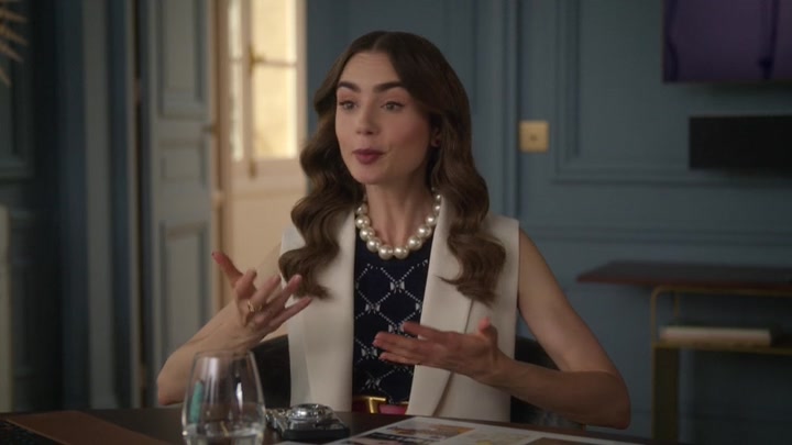 Emily_in_Paris_S02E09_WEBRip_x264-ION10_0667.jpg