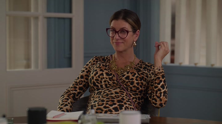Emily_in_Paris_S02E09_WEBRip_x264-ION10_0672.jpg