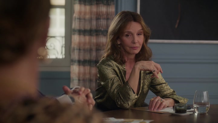 Emily_in_Paris_S02E09_WEBRip_x264-ION10_0683.jpg