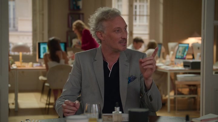 Emily_in_Paris_S02E09_WEBRip_x264-ION10_0692.jpg