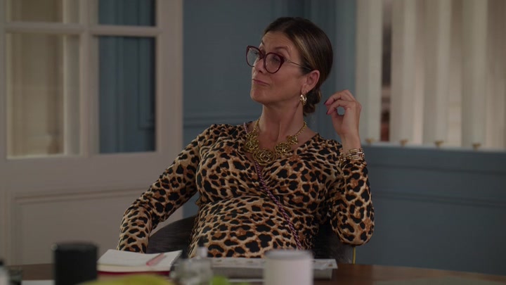Emily_in_Paris_S02E09_WEBRip_x264-ION10_0694.jpg