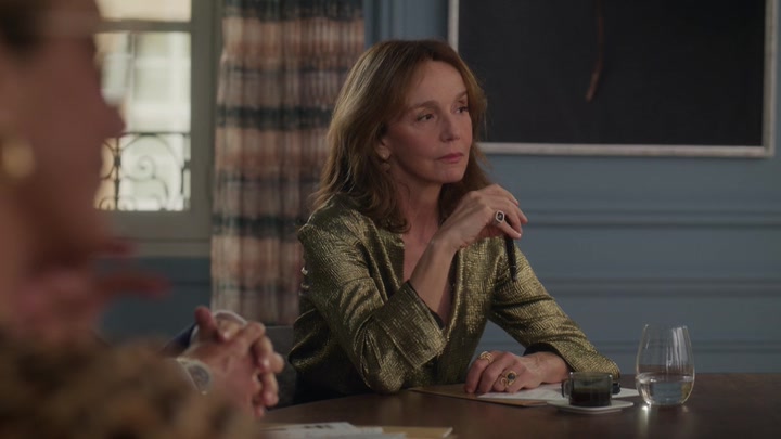 Emily_in_Paris_S02E09_WEBRip_x264-ION10_0697.jpg