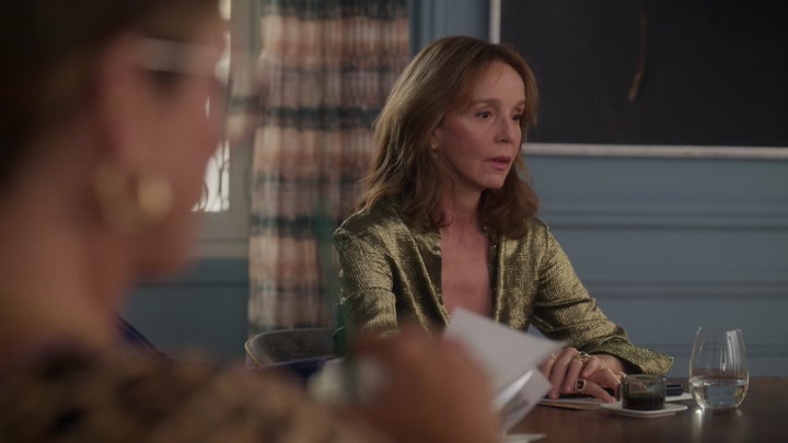 Emily_in_Paris_S02E09_WEBRip_x264-ION10_0708.jpg