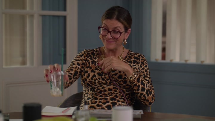 Emily_in_Paris_S02E09_WEBRip_x264-ION10_0711.jpg