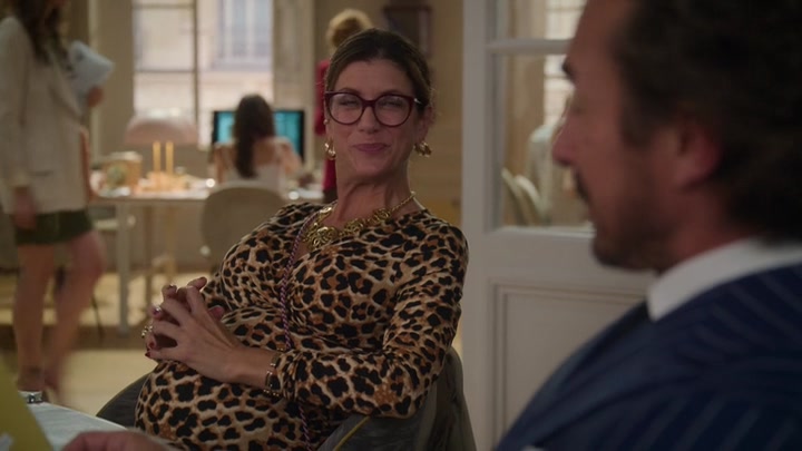 Emily_in_Paris_S02E09_WEBRip_x264-ION10_0716.jpg