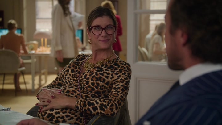 Emily_in_Paris_S02E09_WEBRip_x264-ION10_0717.jpg