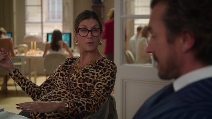 Emily_in_Paris_S02E09_WEBRip_x264-ION10_0732.jpg