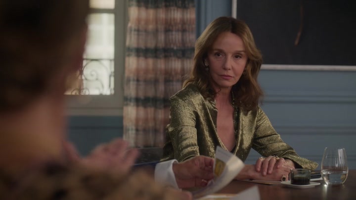 Emily_in_Paris_S02E09_WEBRip_x264-ION10_0734.jpg