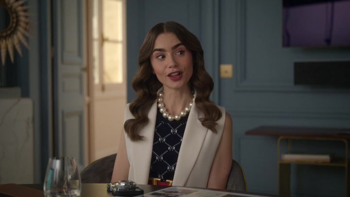 Emily_in_Paris_S02E09_WEBRip_x264-ION10_0753.jpg