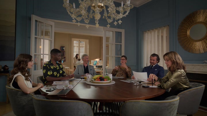 Emily_in_Paris_S02E09_WEBRip_x264-ION10_0760.jpg