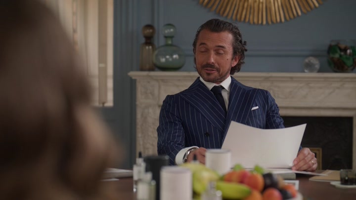 Emily_in_Paris_S02E09_WEBRip_x264-ION10_0764.jpg