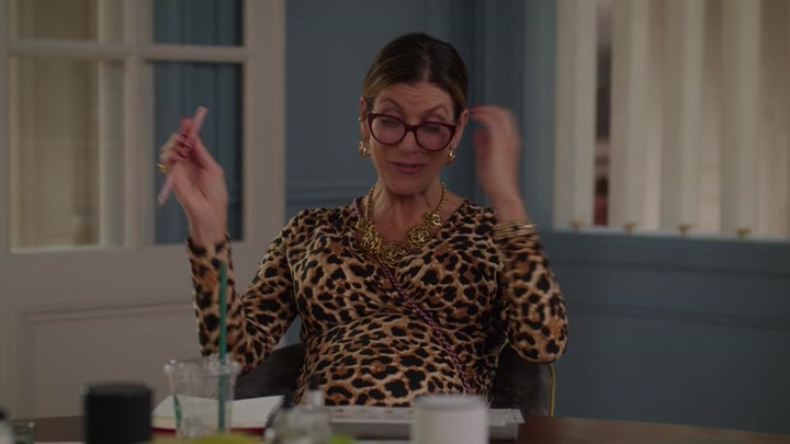 Emily_in_Paris_S02E09_WEBRip_x264-ION10_0772.jpg