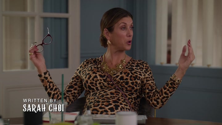 Emily_in_Paris_S02E09_WEBRip_x264-ION10_0777.jpg