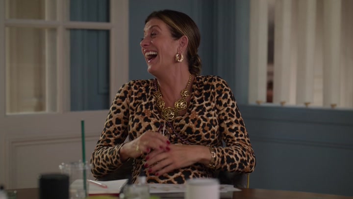 Emily_in_Paris_S02E09_WEBRip_x264-ION10_0783.jpg