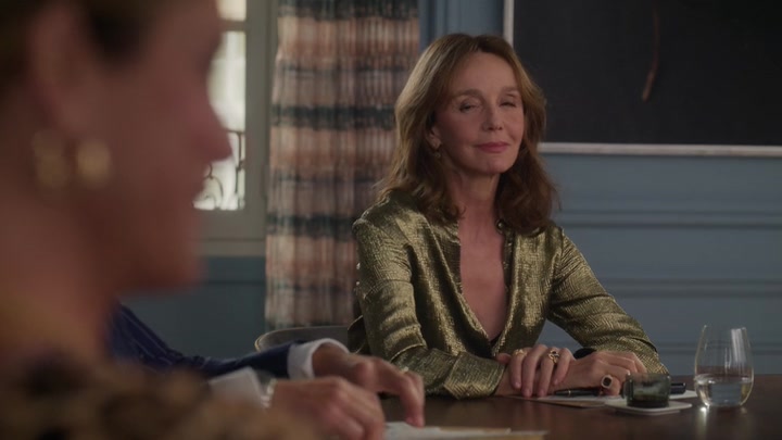 Emily_in_Paris_S02E09_WEBRip_x264-ION10_0787.jpg