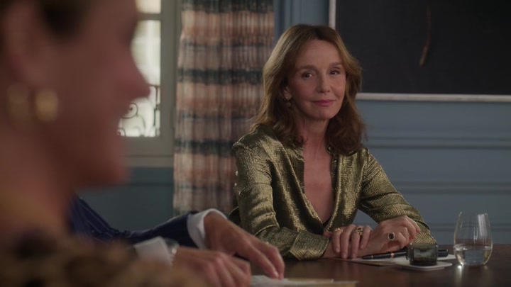 Emily_in_Paris_S02E09_WEBRip_x264-ION10_0788.jpg