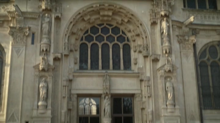 Emily_in_Paris_S02E09_WEBRip_x264-ION10_0798.jpg