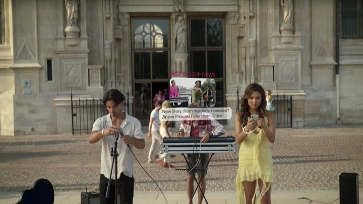 Emily_in_Paris_S02E09_WEBRip_x264-ION10_0801.jpg