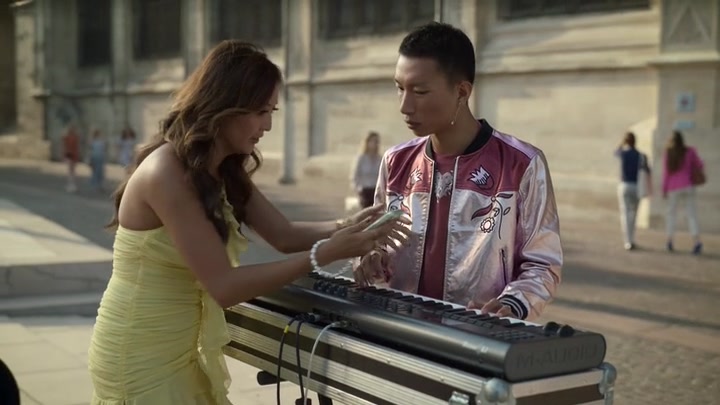 Emily_in_Paris_S02E09_WEBRip_x264-ION10_0822.jpg Emily_in_Paris_S02E09_WEBRip_x264-ION10_0822.jpg
