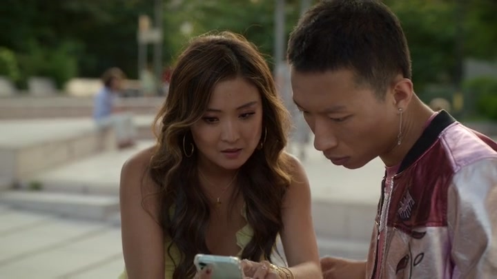 Emily_in_Paris_S02E09_WEBRip_x264-ION10_0827.jpg Emily_in_Paris_S02E09_WEBRip_x264-ION10_0827.jpg