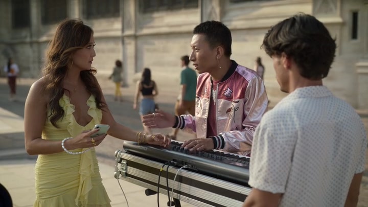 Emily_in_Paris_S02E09_WEBRip_x264-ION10_0858.jpg Emily_in_Paris_S02E09_WEBRip_x264-ION10_0858.jpg