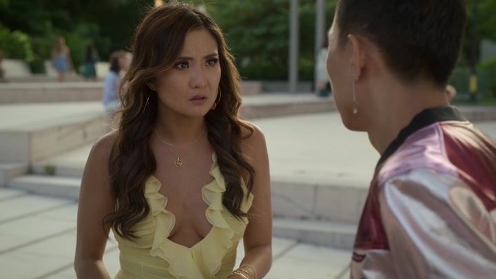 Emily_in_Paris_S02E09_WEBRip_x264-ION10_0865.jpg