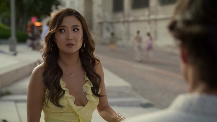 Emily_in_Paris_S02E09_WEBRip_x264-ION10_0897.jpg