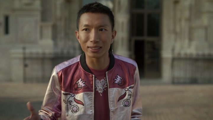 Emily_in_Paris_S02E09_WEBRip_x264-ION10_0901.jpg