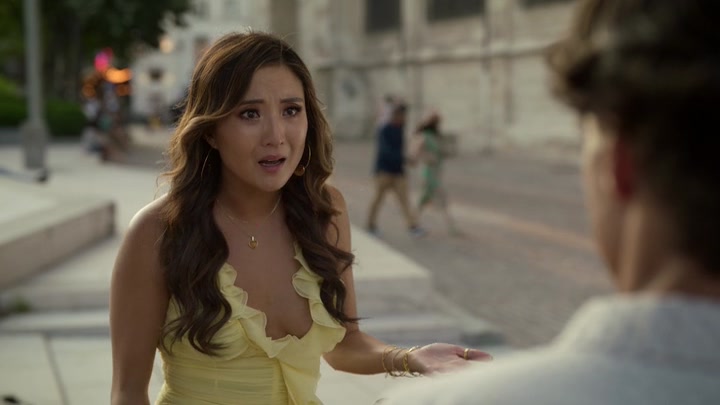 Emily_in_Paris_S02E09_WEBRip_x264-ION10_0920.jpg