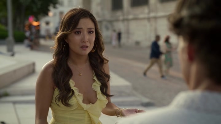 Emily_in_Paris_S02E09_WEBRip_x264-ION10_0922.jpg