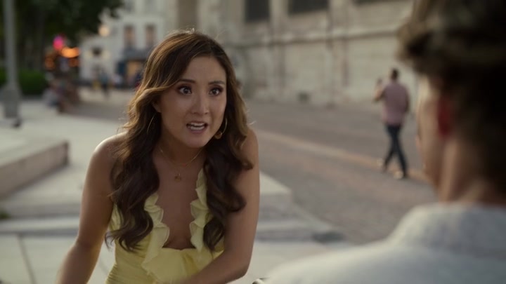 Emily_in_Paris_S02E09_WEBRip_x264-ION10_0959.jpg