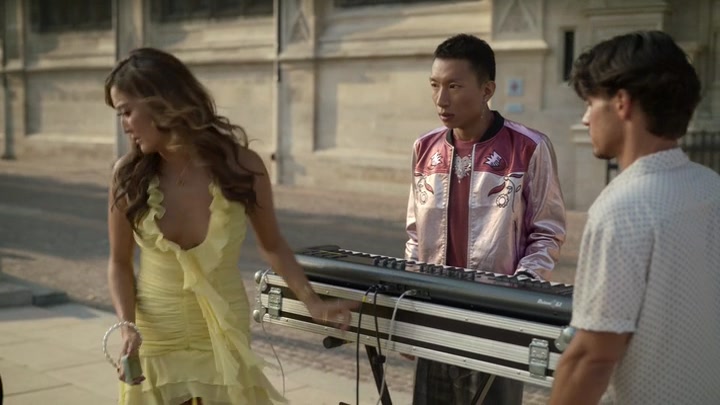 Emily_in_Paris_S02E09_WEBRip_x264-ION10_0971.jpg Emily_in_Paris_S02E09_WEBRip_x264-ION10_0971.jpg